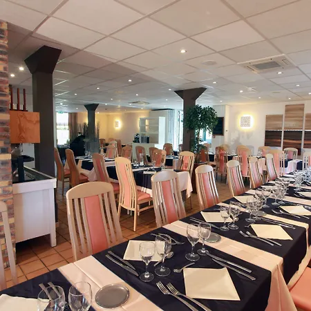 Le Relais Des Champs מלון