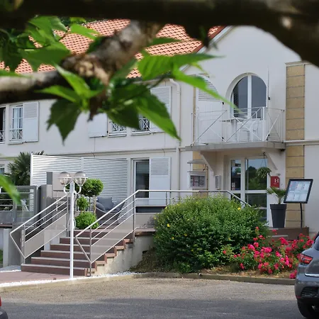 Hotel Le Relais Des Champs 3*